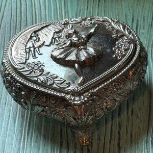Vintage Ballerina Heart Trinket Box – Footed, Velvet Lined, Made in Japan
